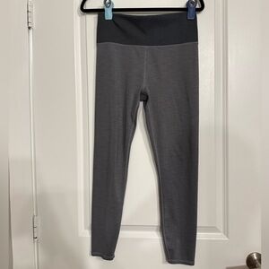 Vuori Lux High-Rise Ribbed Seamless Two-Tone Studio Leggings in Grey Size M